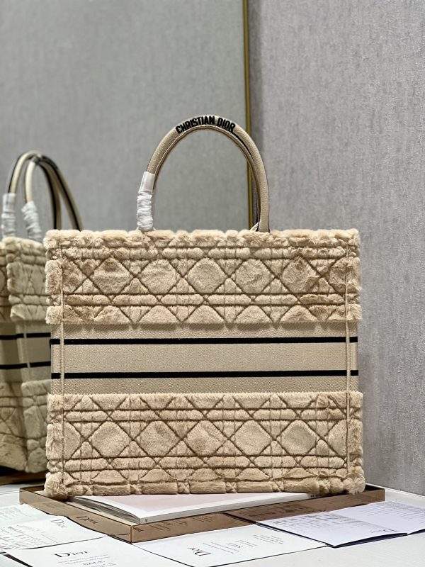 Replica Dior Book Tote Large Beige Cannage Shearling Bag - Image 5