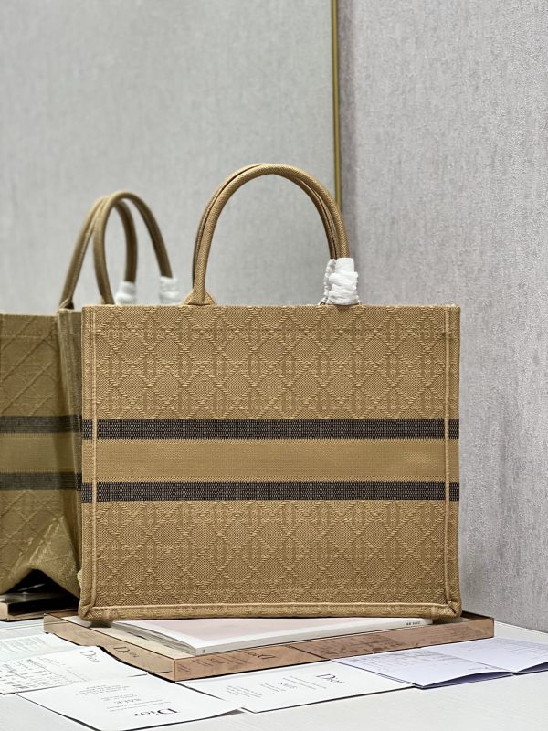 Replica Dior Large Natural Cannage Raffia Book Tote - Image 4