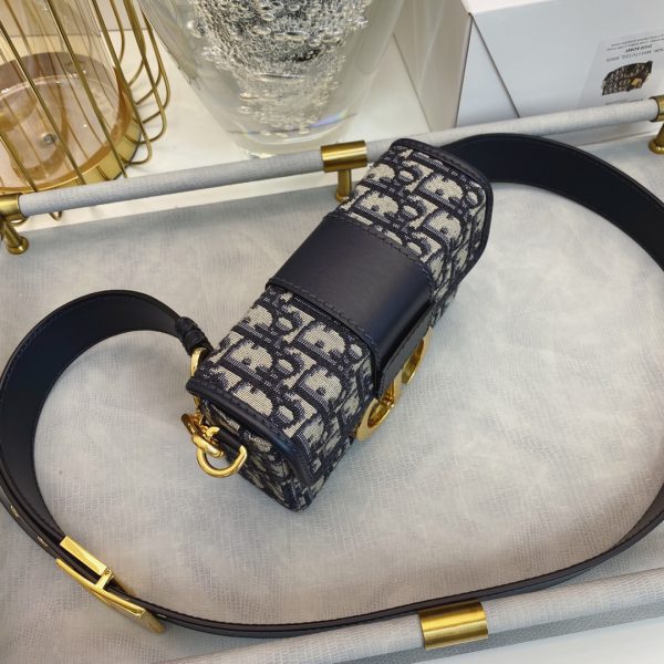 Replica Dior 30 Montaigne Box Bag – Elegant & Timeless Design - Image 5