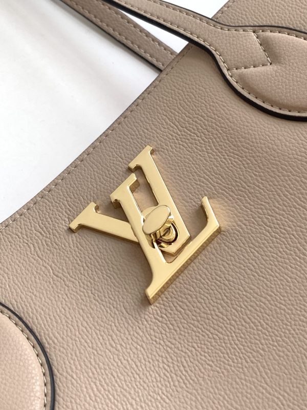 LV Lockme Shopper Replica M58927 - Stylish & Authentic Design - Image 4