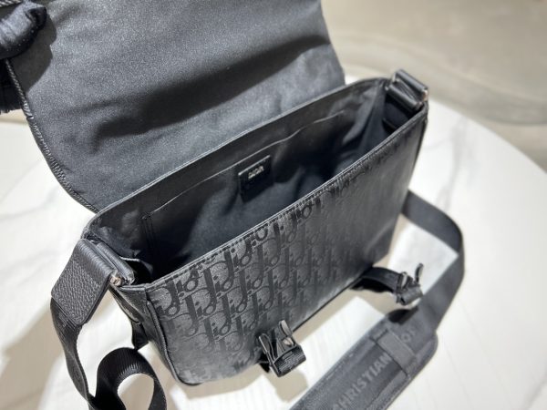 Replica Dior Explorer Messenger Bag 1Esme061Yih_H03E - Image 2