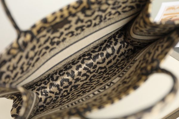 Replica Dior Book Tote Large Beige Mizza Embroidery M1286Zrhm_M918 - Image 8
