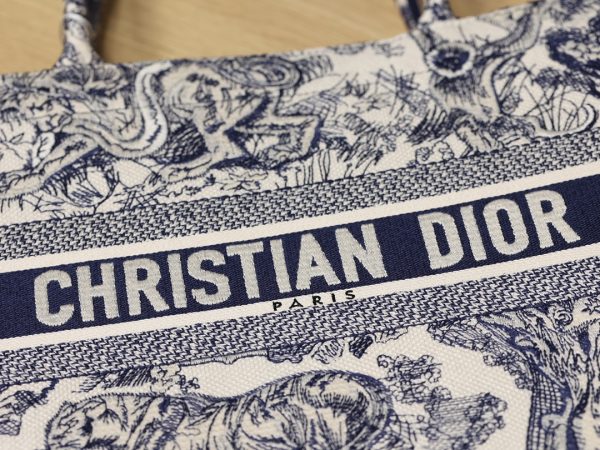 Replica Dior Medium Book Tote Blue Toile Jouy Embroidery M1295Ztdt_M808 - Image 4