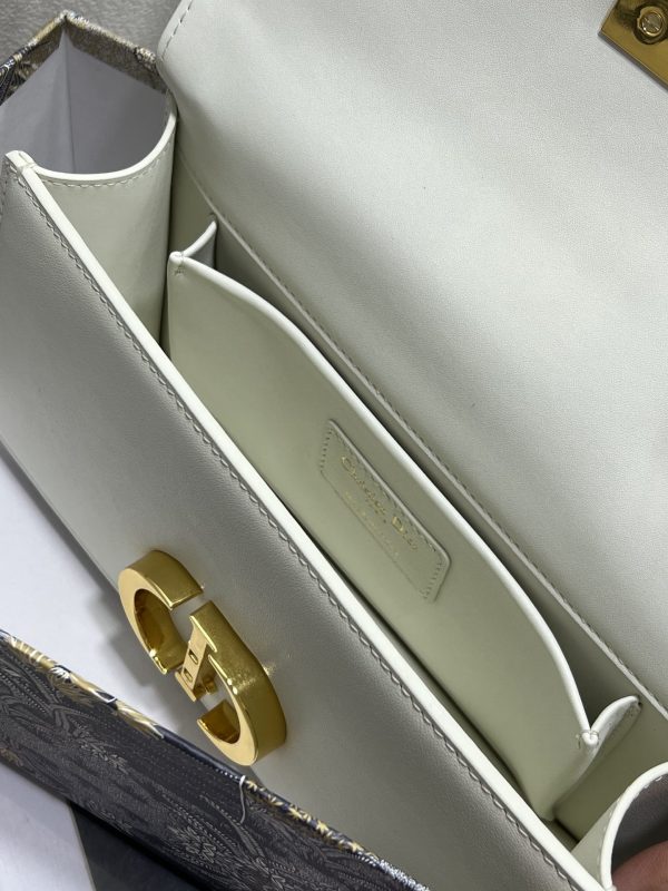 Replica Dior 30 Montaigne Bag – White Box Calfskin S2110Umos_M991 - Image 3