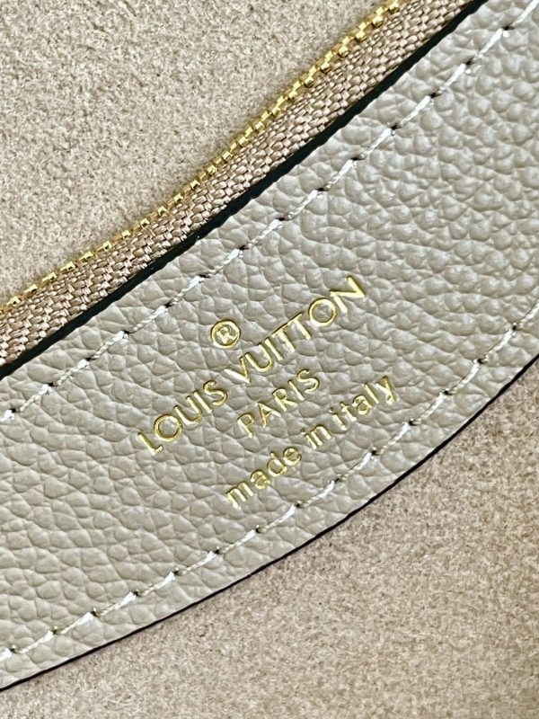 Replica Louis Vuitton Diane M46583 Crossbody Bag - Image 3