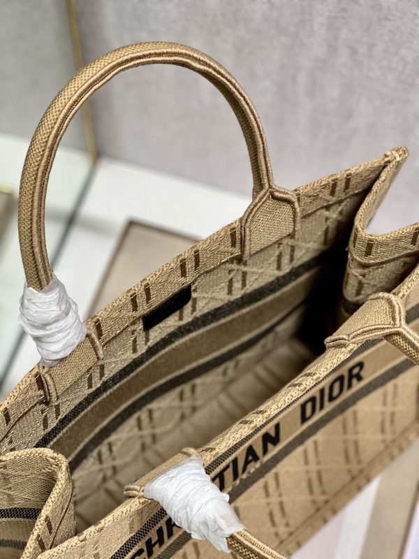 Replica Dior Book Tote Medium Raffia in Natural Cannage - Image 2