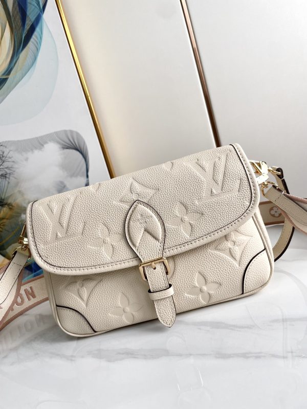 Louis Vuitton Diane M46388 Replica Handbag - Image 8