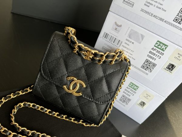 Chanel-Inspired Quilted Clutch with Chain Strap - Image 9