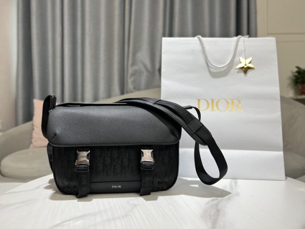 Replica Dior Explorer Messenger Bag 1Esme061Yih_H03E