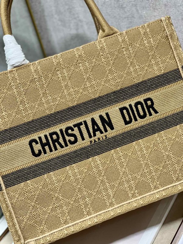 Replica Dior Book Tote Medium Raffia in Natural Cannage - Image 4