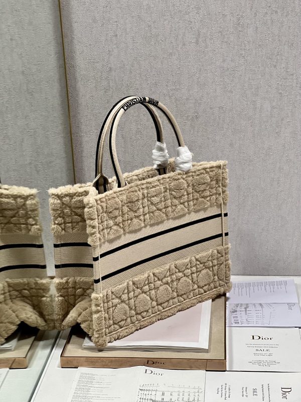 Replica Dior Book Tote Medium Beige Shearling M1295Zmbu_M918 - Image 7