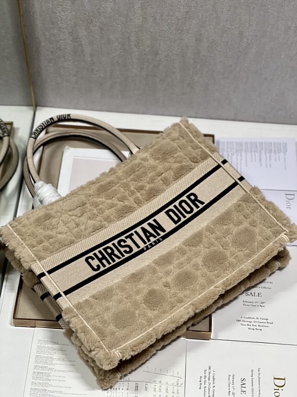 Replica Dior Book Tote Medium Beige Shearling M1295Zmbu_M918 - Image 5