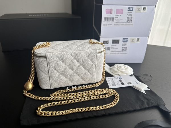 Replica Chanel White Vanity Case Bag AP3204 - Image 4