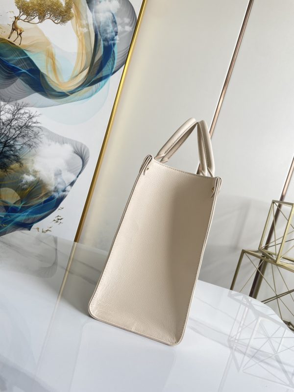 Replica LV Onthego MM Tote Bag M21575 - Stylish & Elegant Design - Image 6