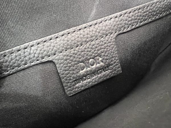 Replica Dior Saddle A5 Pouch – Stylish & Compact Design - Image 2
