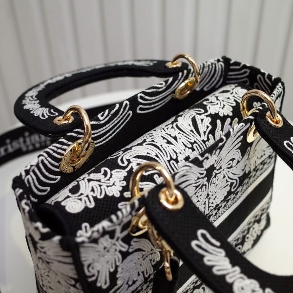Replica Dior Medium Lady D-Lite Bag M0565Omdv_M993 - Image 3