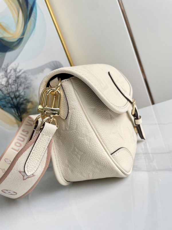 Louis Vuitton Diane M46388 Replica Handbag - Image 6