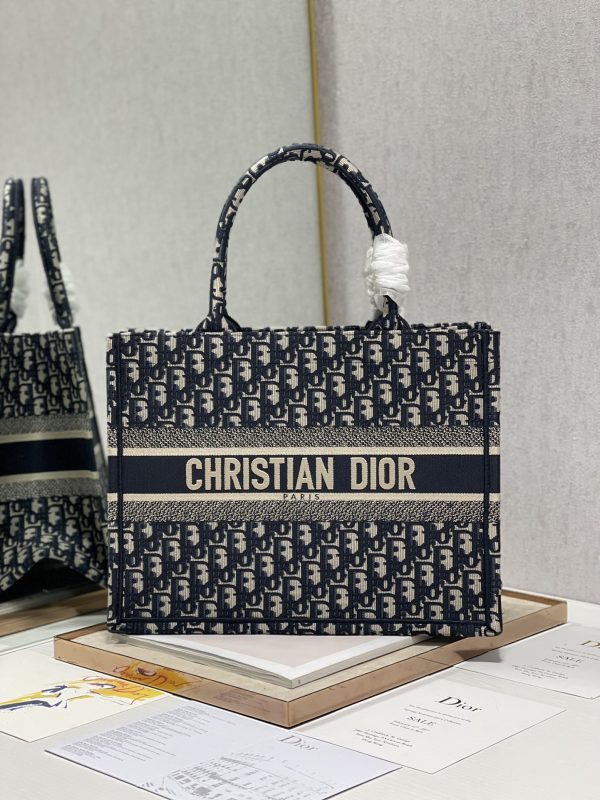 Replica Dior Book Tote Medium - M1286Zriw_M928