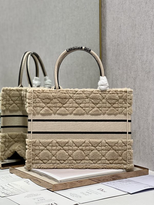Replica Dior Book Tote Medium Beige Shearling M1295Zmbu_M918 - Image 4