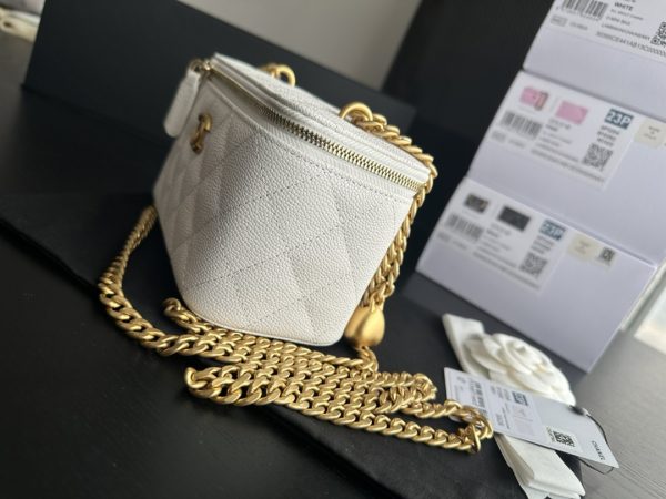 Replica Chanel White Vanity Case Bag AP3204 - Image 7