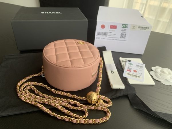Replica Chanel Pink 1449 Handbag - Elegant & Stylish - Image 4
