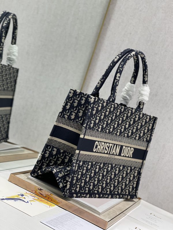 Replica Dior Book Tote Medium - M1286Zriw_M928 - Image 7