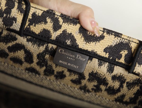 Replica Dior Book Tote Medium Beige Multicolor Mizza M1296Zrhm_M918 - Image 3
