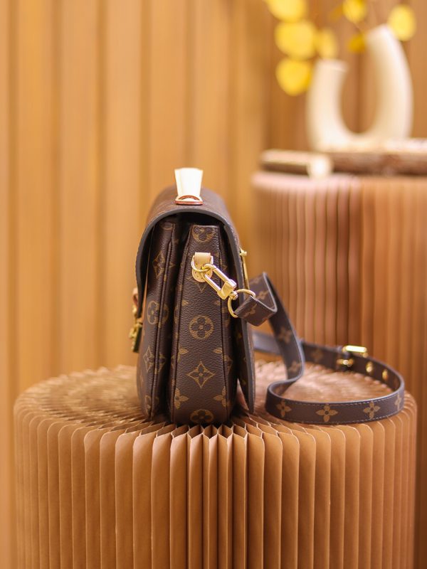 Replica LV Pochette Metis East West M44875 Handbag - Image 5