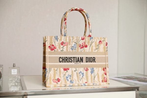 Replica DiorBook Tote: Natural Multicolor Raffia Embroidered Design - Image 9