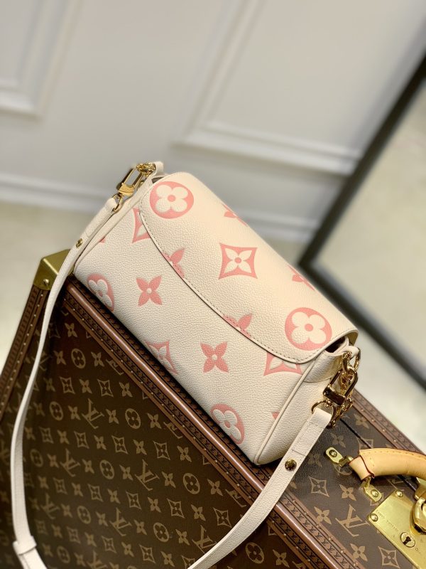 Replica LV Favorite MM Crossbody Handbag M46393 - Image 6