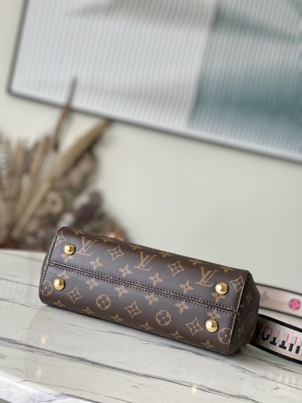 Louis Vuitton Cluny BB Replica Handbag M46372 - Image 7