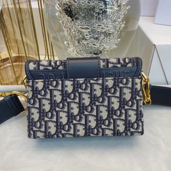 Replica Dior 30 Montaigne Box Bag – Elegant & Timeless Design - Image 3