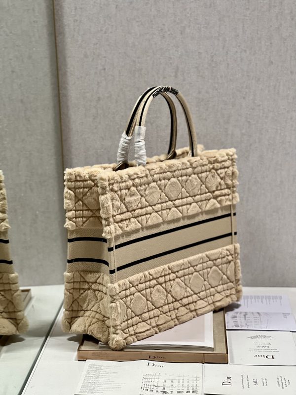 Replica Dior Book Tote Large Beige Cannage Shearling Bag - Image 8