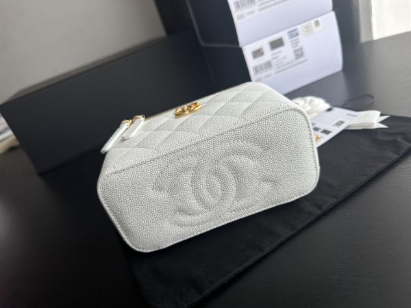 Replica Chanel White Vanity Case Bag AP3204 - Image 6