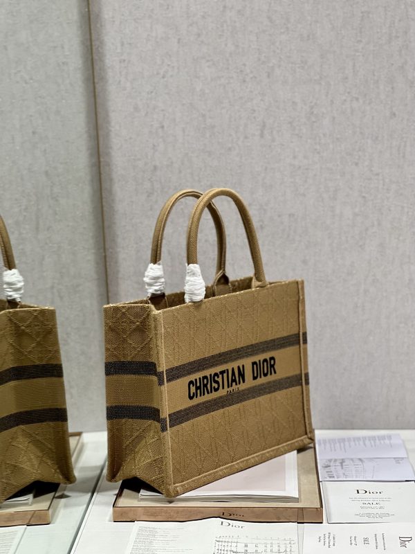 Replica Dior Book Tote Medium Raffia in Natural Cannage - Image 9