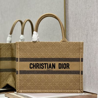 Replica Dior Book Tote Medium Raffia in Natural Cannage