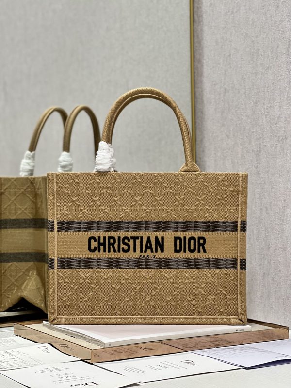 Replica Dior Book Tote Medium Raffia in Natural Cannage