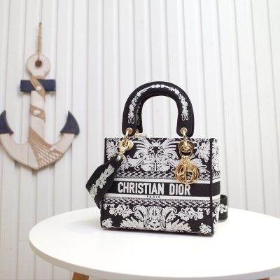 Replica Dior Medium Lady D-Lite Bag M0565Omdv_M993