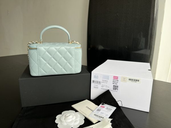 Chanel 22 Cyanine Replica Handbag Ap2199 - Stylish & Elegant - Image 4
