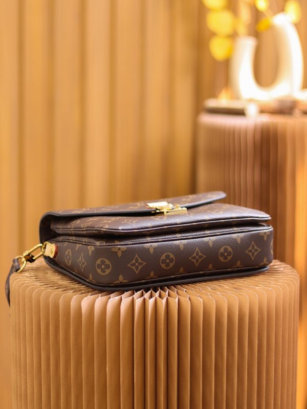 Replica LV Pochette Metis East West M44875 Handbag - Image 3