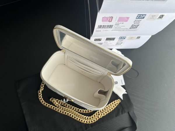 Replica Chanel White Vanity Case Bag AP3204 - Image 3