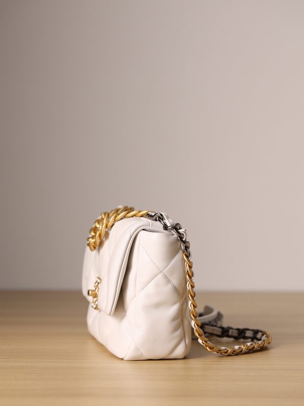 Red Chanel CF 25 Replica – Luxury Style, Timeless Elegance - Image 3