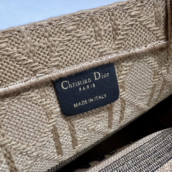 Replica Dior Book Tote Medium Raffia in Natural Cannage - Image 3