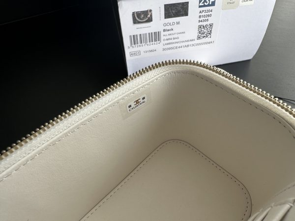Replica Chanel White Vanity Case Bag AP3204 - Image 2