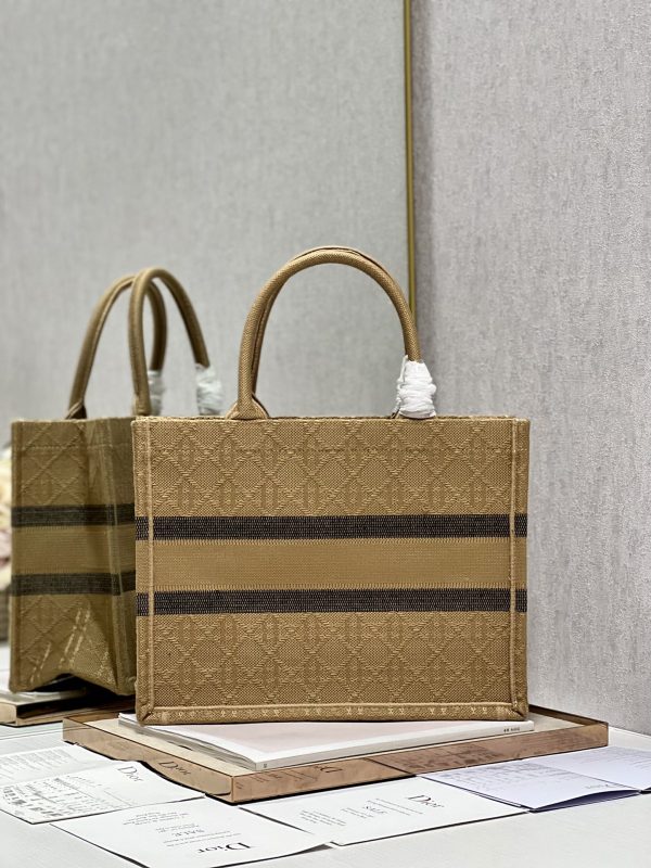 Replica Dior Book Tote Medium Raffia in Natural Cannage - Image 5