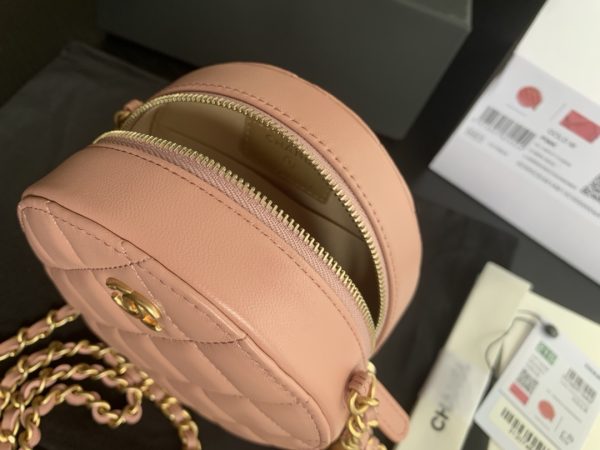 Replica Chanel Pink 1449 Handbag - Elegant & Stylish - Image 3