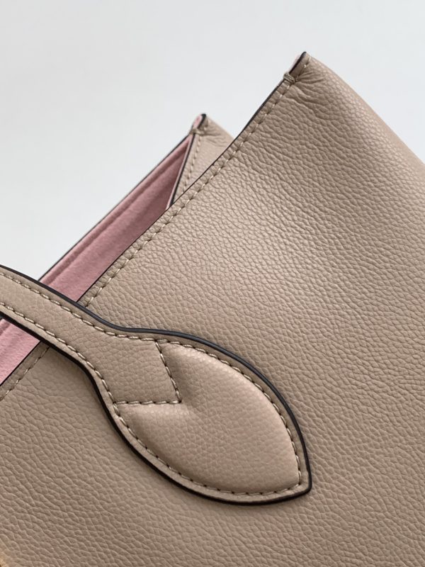 LV Lockme Shopper Replica M58927 - Stylish & Authentic Design - Image 5