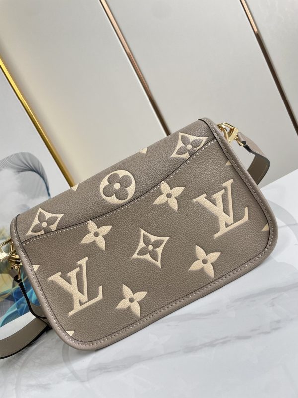Replica Louis Vuitton Diane M46583 Crossbody Bag - Image 7