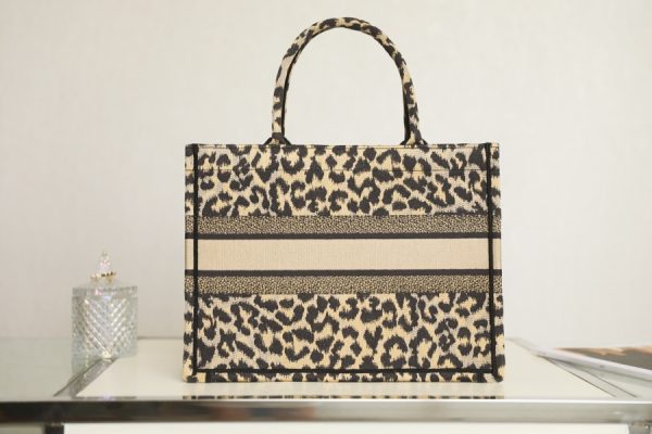 Replica Dior Book Tote Medium Beige Multicolor Mizza M1296Zrhm_M918 - Image 2