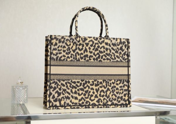 Replica Dior Book Tote Large Beige Mizza Embroidery M1286Zrhm_M918 - Image 4